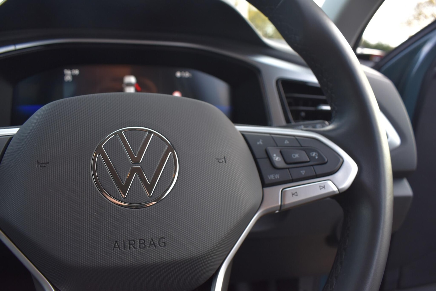 Used Volkswagen T-Roc 2024 for sale - 76658619: Photo 30