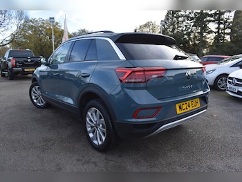 Used Volkswagen T-Roc 2024 for sale - 76658619: Photo