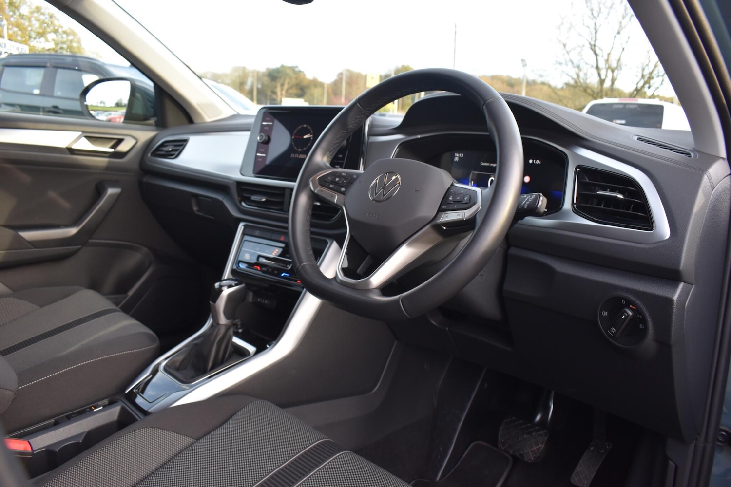 Used Volkswagen T-Roc 2024 for sale - 76658619: Photo 6