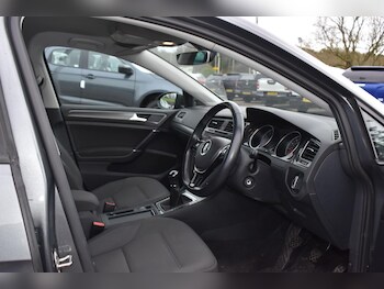 Used Volkswagen Golf 2019 for sale - 76887178: Photo