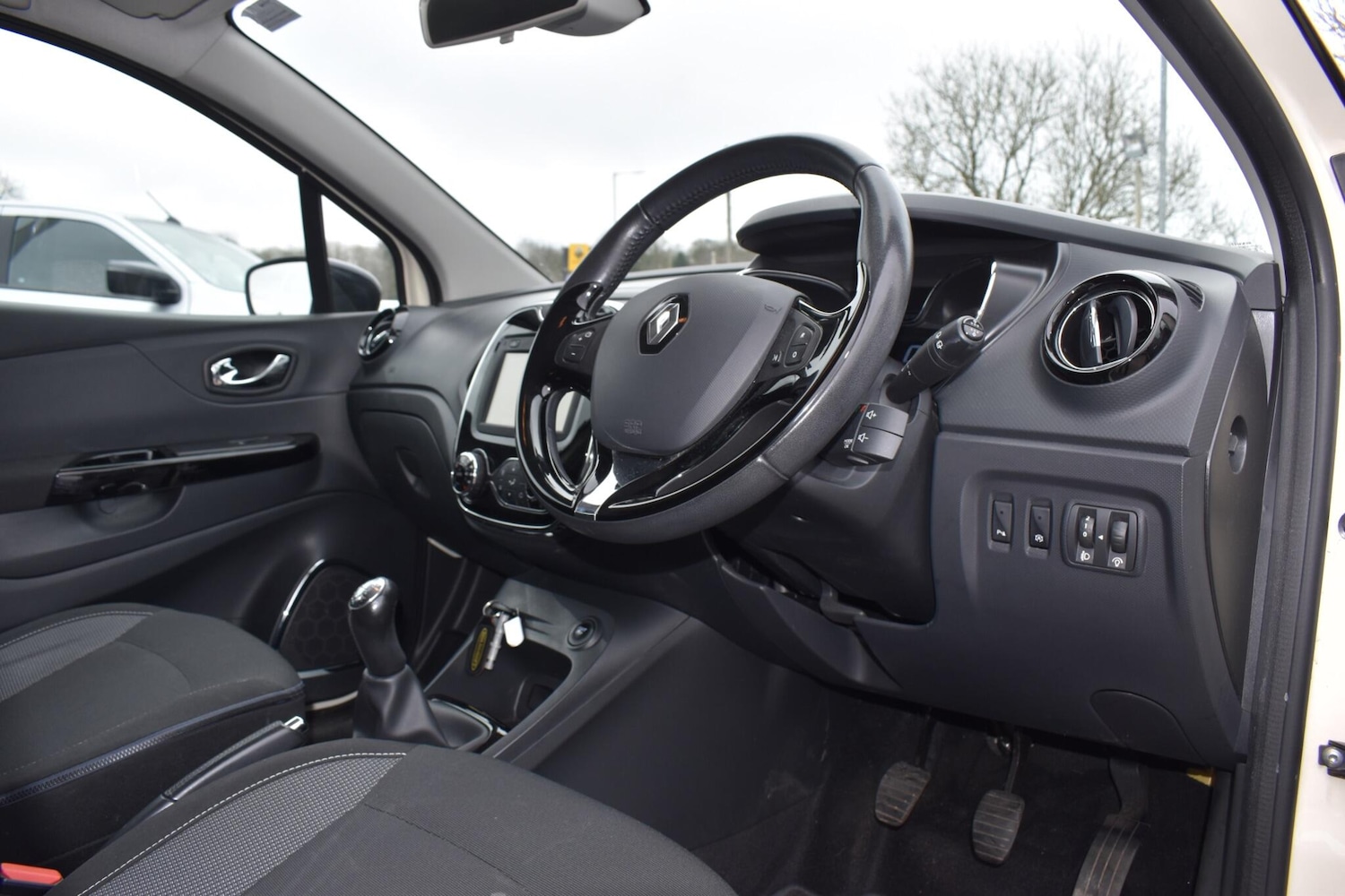 Used Renault Captur for sale - 77794198: Photo 25