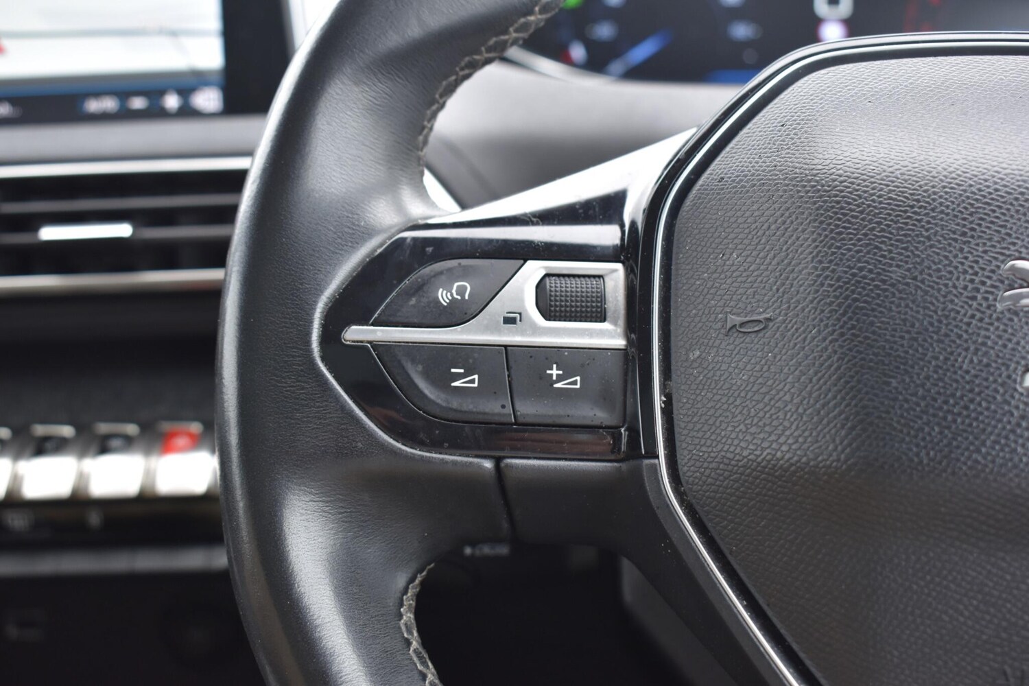 Used Peugeot 3008 2017 for sale - 76073015: Photo 27