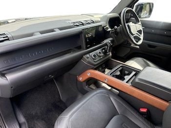 Used Land Rover Defender 110 2023 for sale - 79497025: Photo