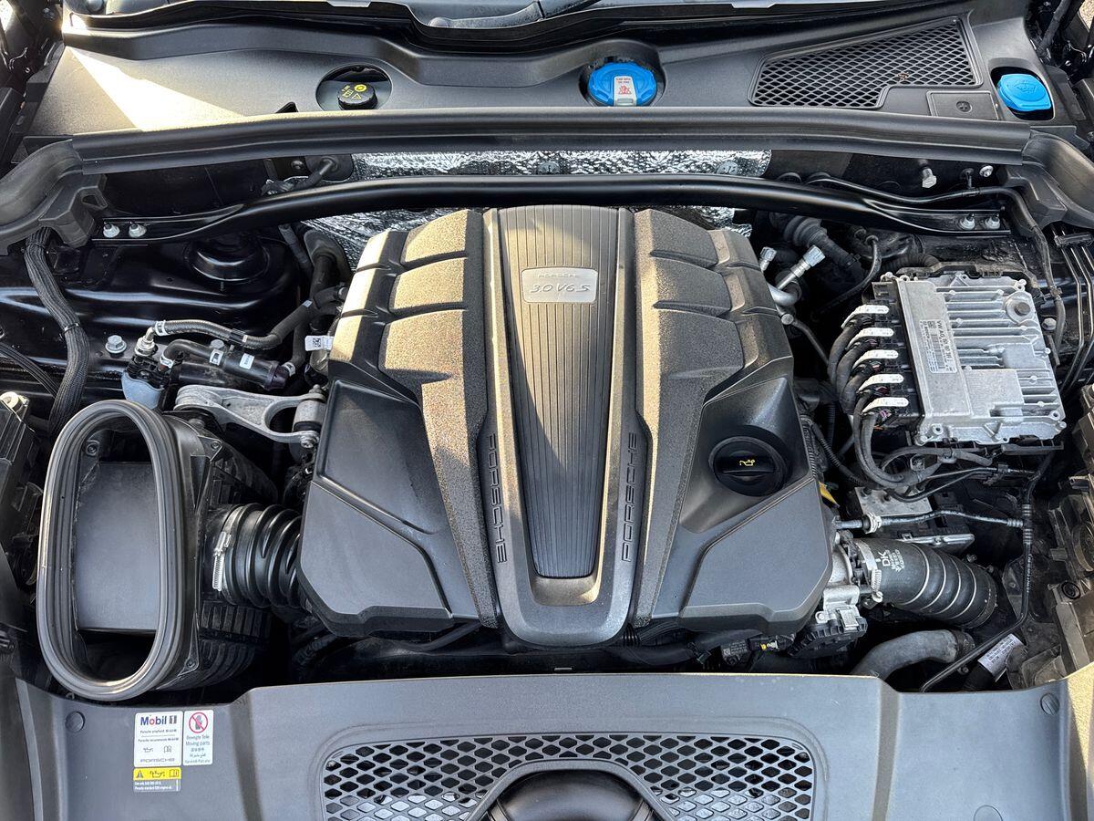 Used Porsche Macan 2020 for sale - 77016819: Photo 43