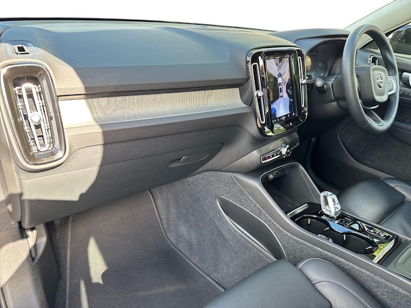 Used Volvo XC40 2022 for sale - 75769243: Photo 2