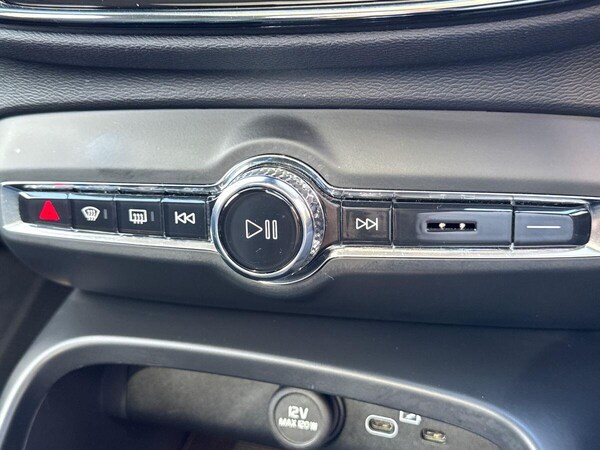 Used Volvo XC40 2022 for sale - 75769243: Photo 43