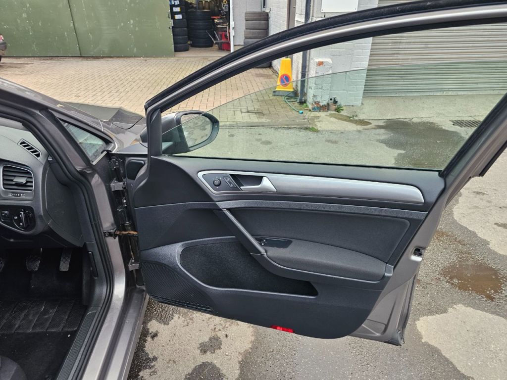 Used Volkswagen Golf 2014 for sale - 76520212: Photo 20