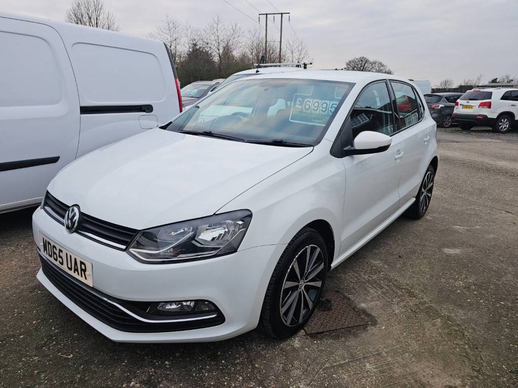 Used Volkswagen Polo 2015 for sale - 78055813: Photo 2