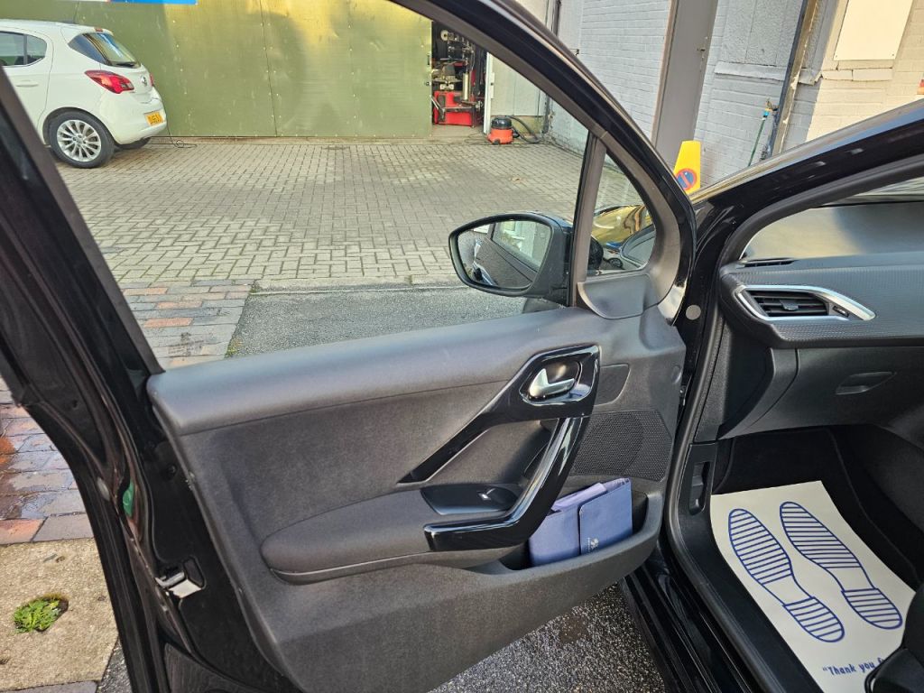 Used Peugeot 208 2023 for sale - 76961715: Photo 8