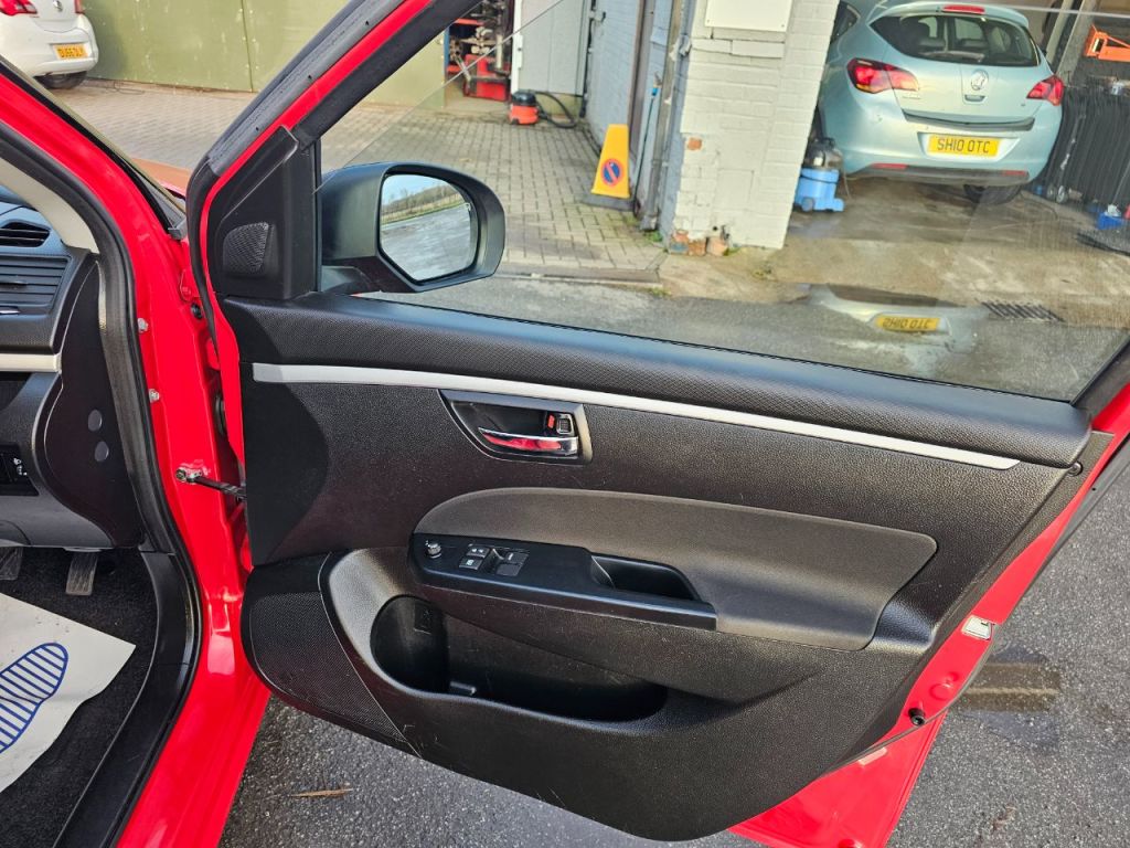 Used Suzuki Swift 2015 for sale - 76961717: Photo 16