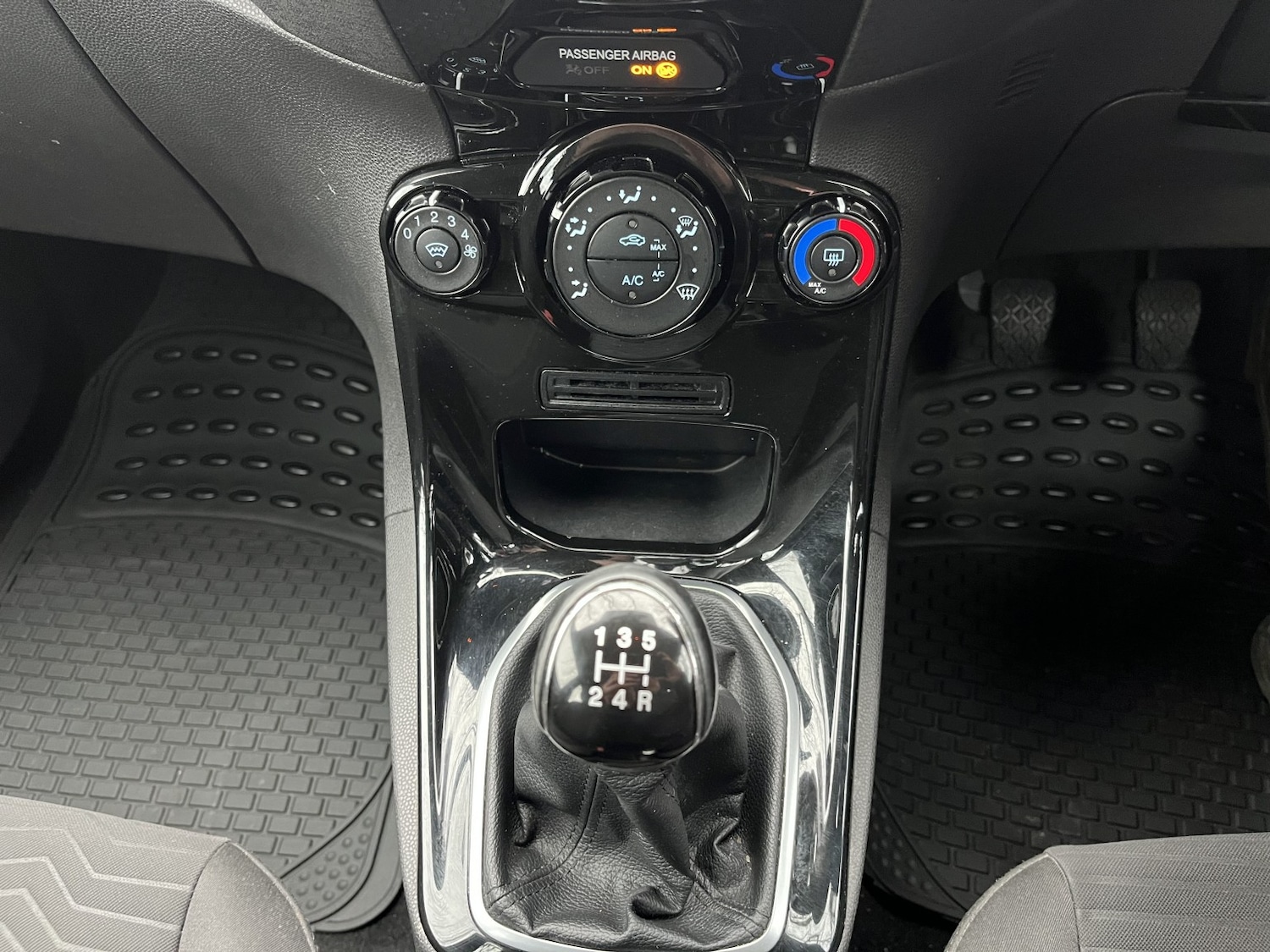 Used Ford Fiesta 2014 for sale - 77201180: Photo 10