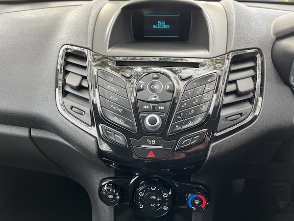 Used Ford Fiesta Van 2015 for sale - 76246092: Photo 10