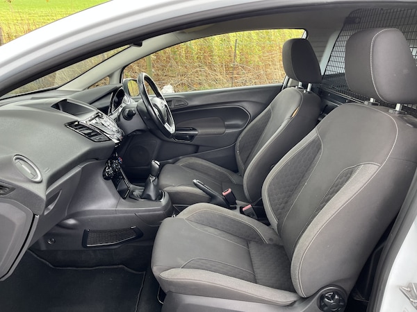 Used Ford Fiesta Van 2015 for sale - 76246092: Photo 11