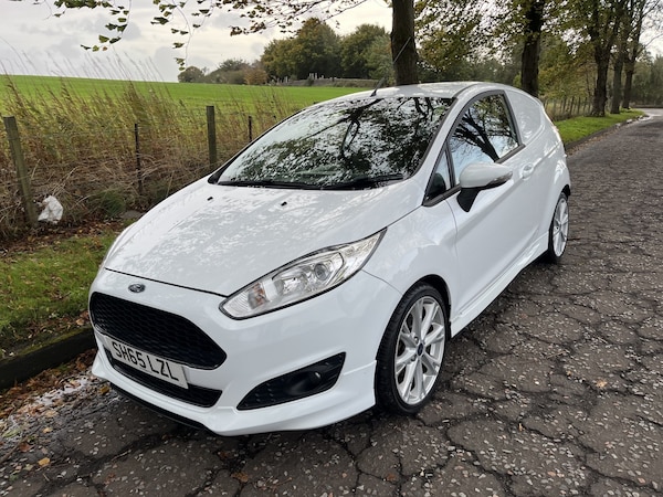 Used Ford Fiesta Van 2015 for sale - 76246092: Photo 1