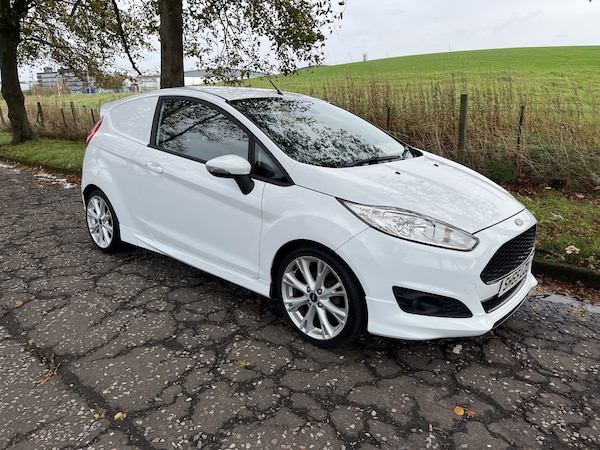 Used Ford Fiesta Van 2015 for sale - 76246092: Photo 4