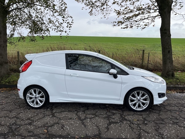 Used Ford Fiesta Van 2015 for sale - 76246092: Photo 5
