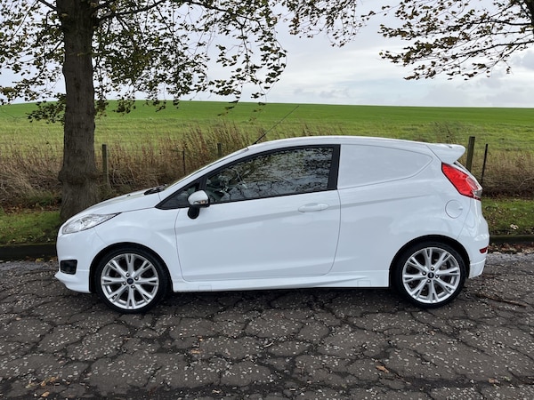 Used Ford Fiesta Van 2015 for sale - 76246092: Photo 6