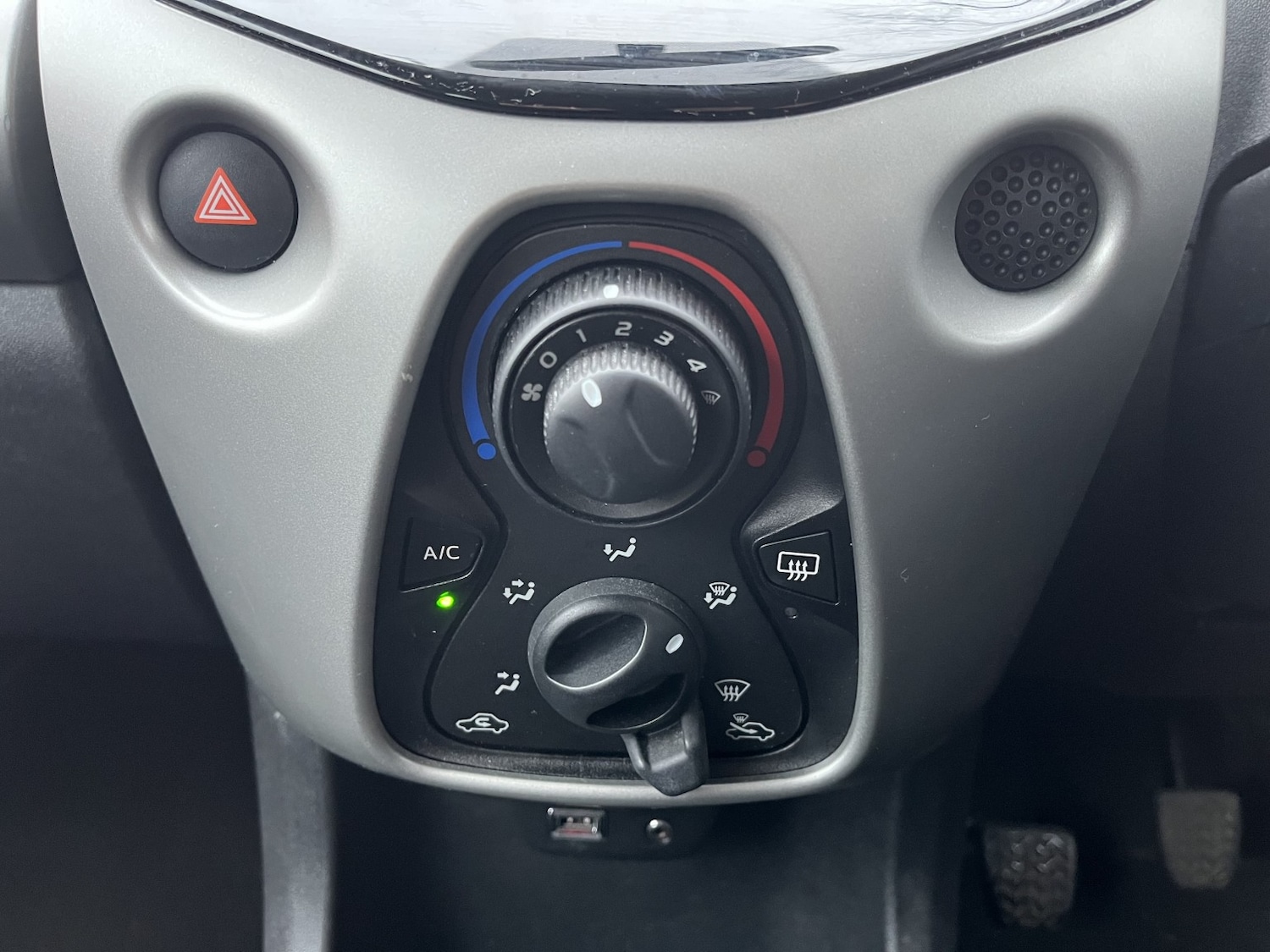 Used Peugeot 108 2014 for sale - 77487252: Photo 13