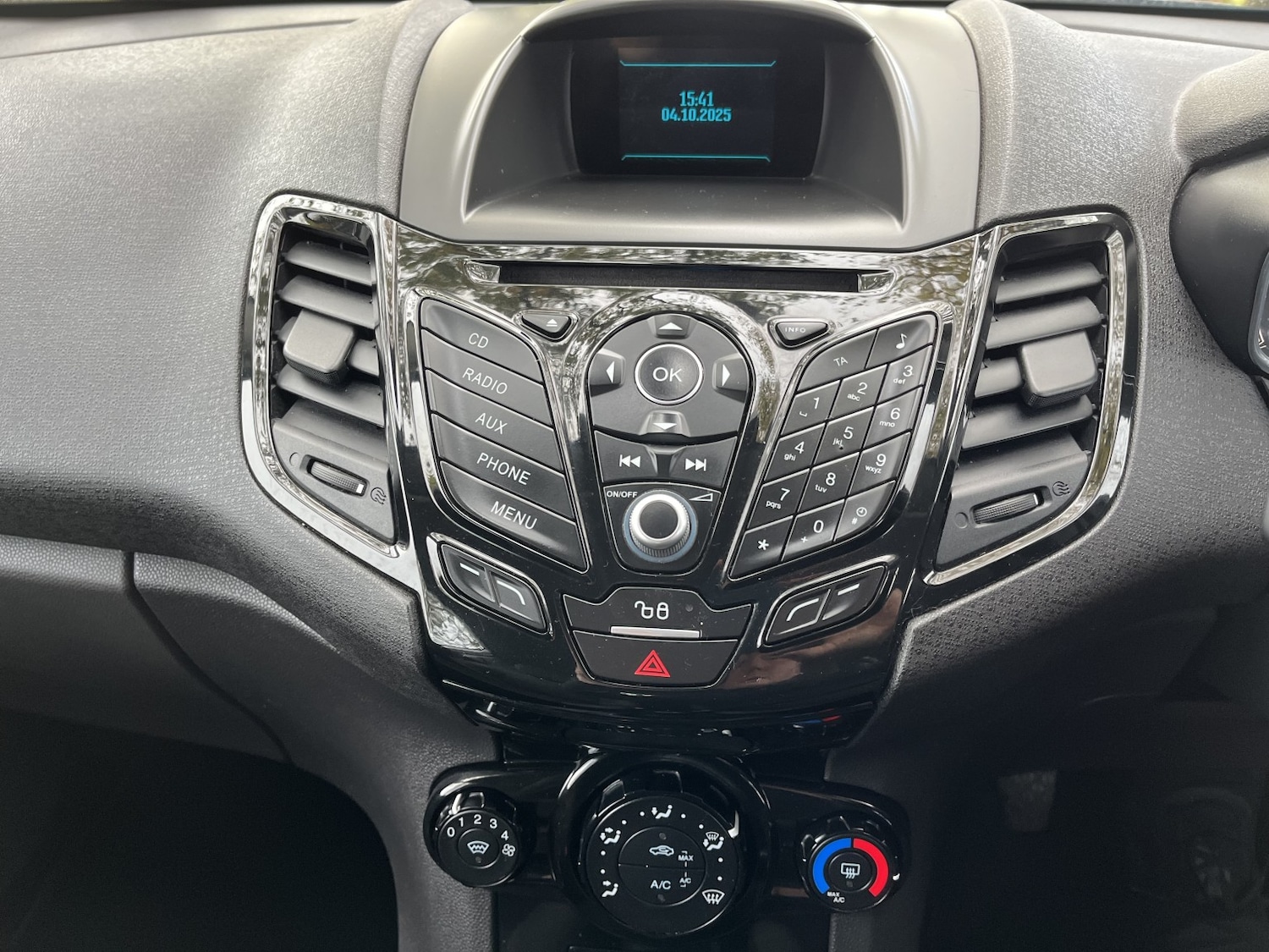 Used Ford Fiesta Van 2015 for sale - 76369209: Photo 10