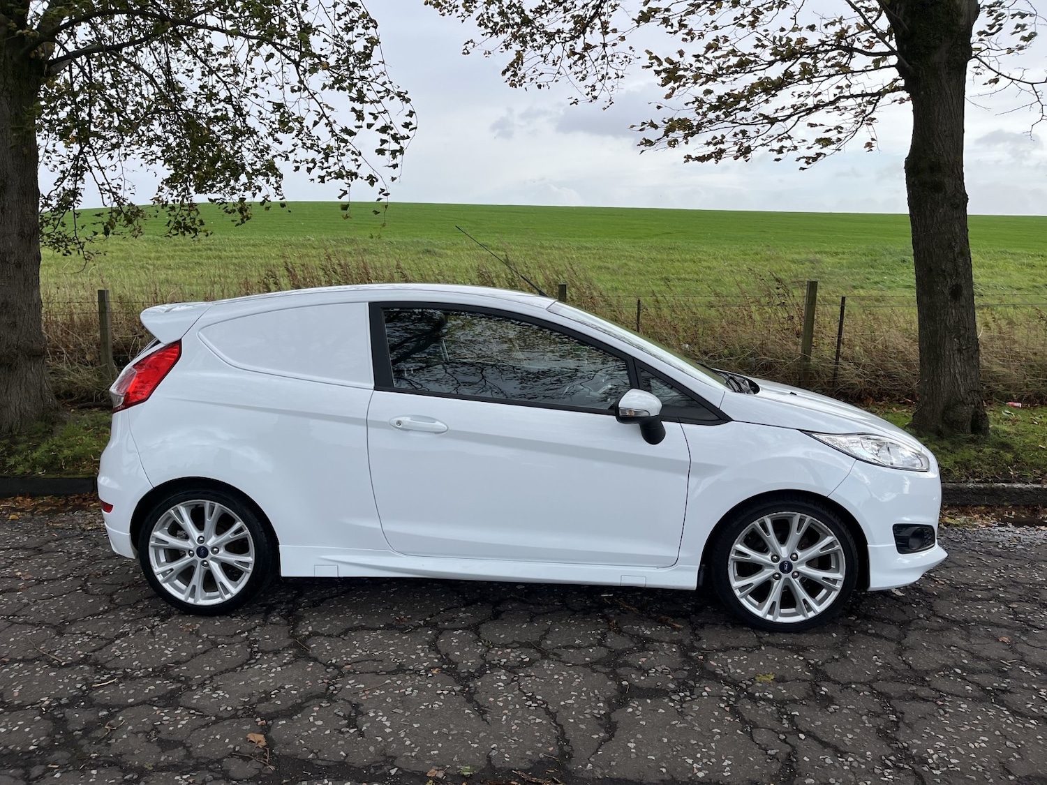 Used Ford Fiesta Van 2015 for sale - 76369209: Photo 5