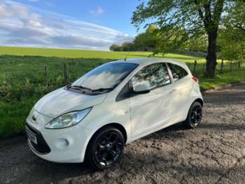 2016 (16) - 1.2 Zetec White Edition 3dr