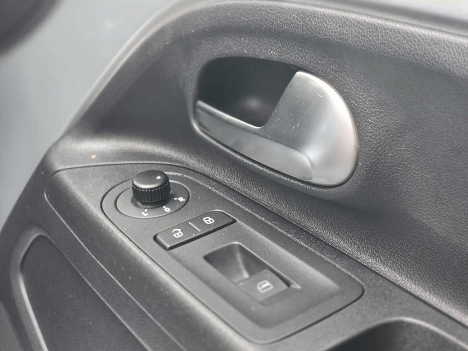 Used Volkswagen up! 2025 for sale - 77442161: Photo 32