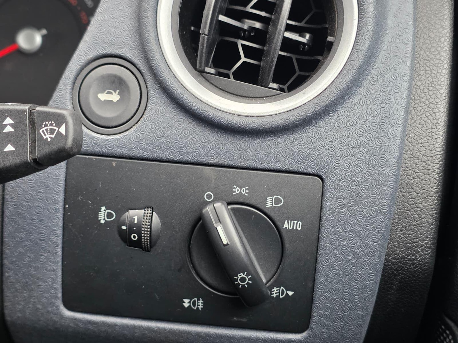 Used Ford Fusion 2010 for sale - 78184303: Photo 28