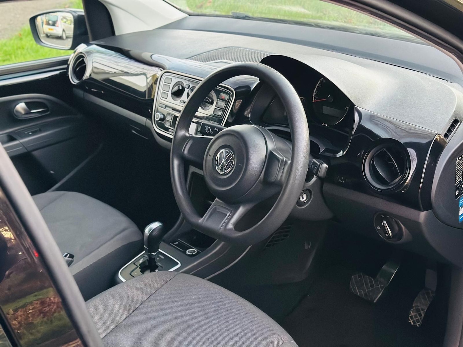 Used Volkswagen up! 2025 for sale - 76991885: Photo 24