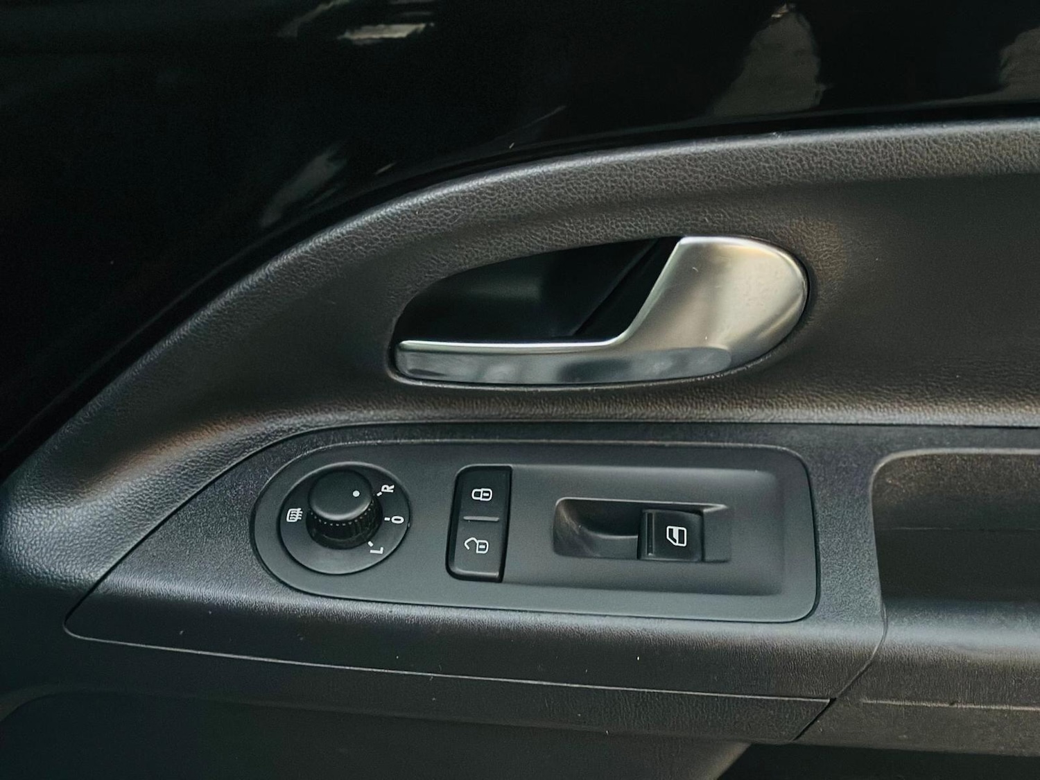 Used Volkswagen up! 2025 for sale - 76991885: Photo 25