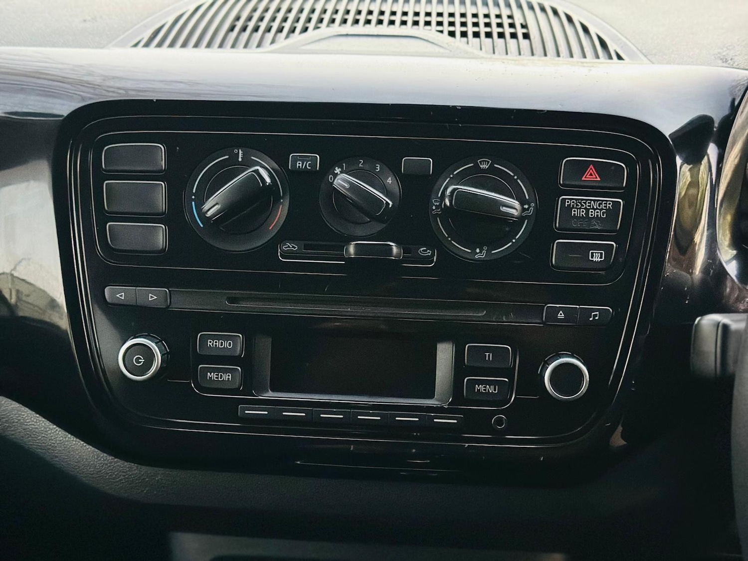 Used Volkswagen up! 2025 for sale - 76991885: Photo 29