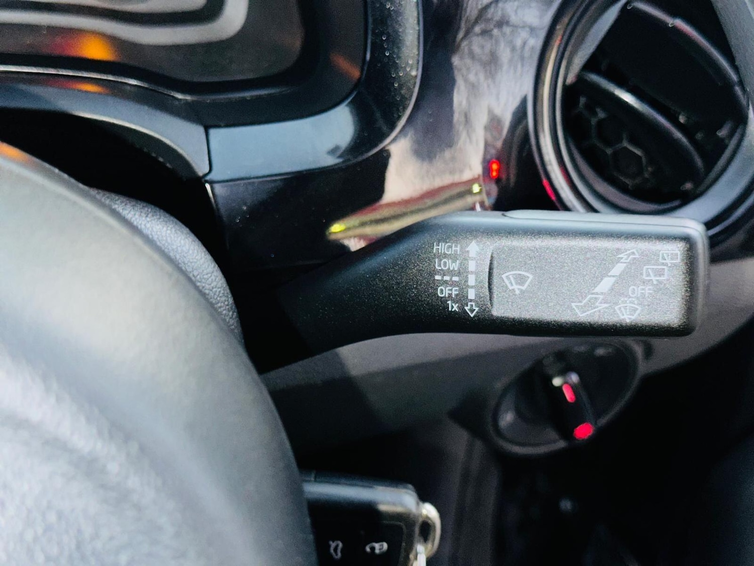 Used Volkswagen up! 2025 for sale - 76991885: Photo 31