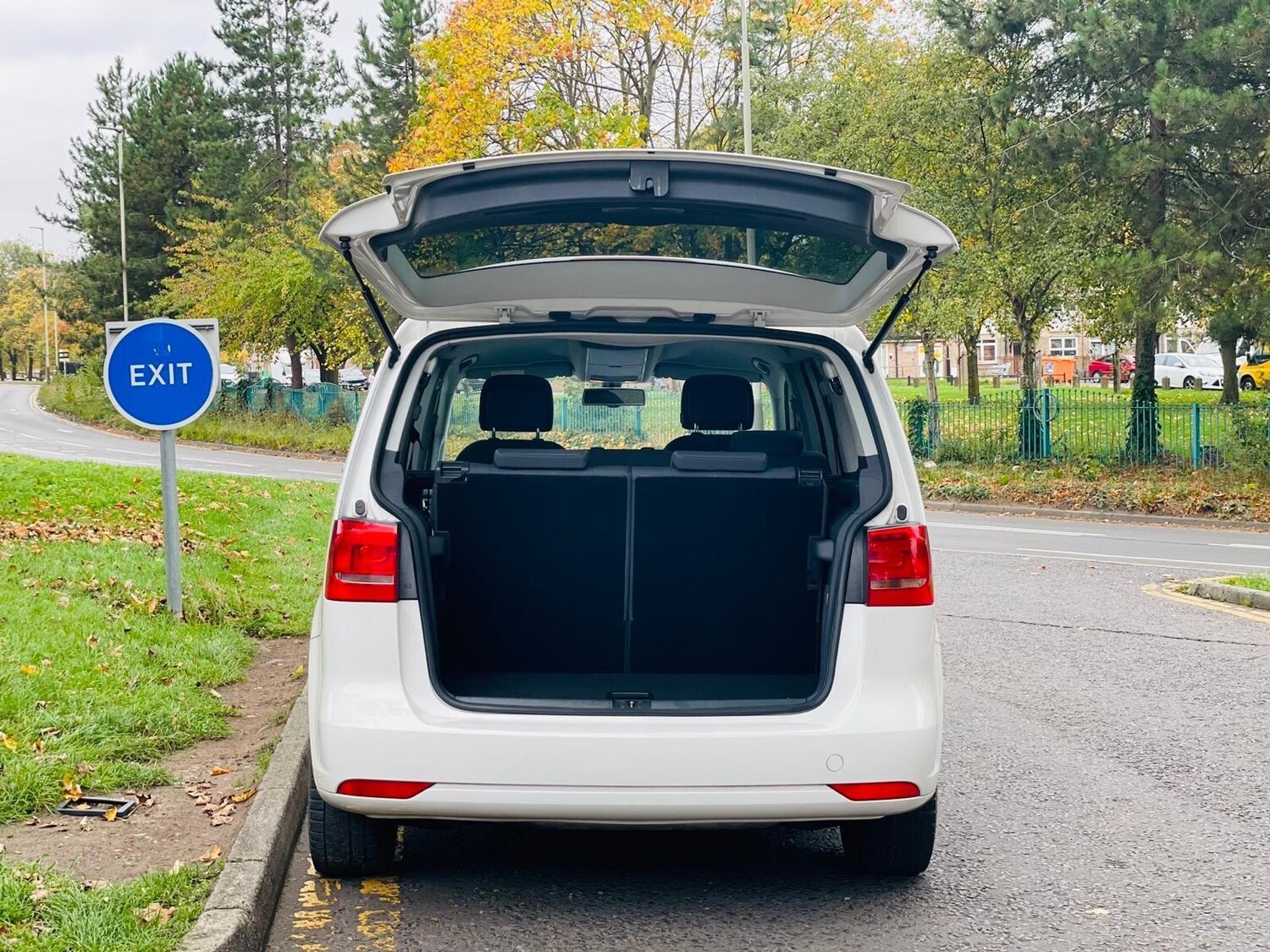 Used Volkswagen Touran for sale - 76282911: Photo 9