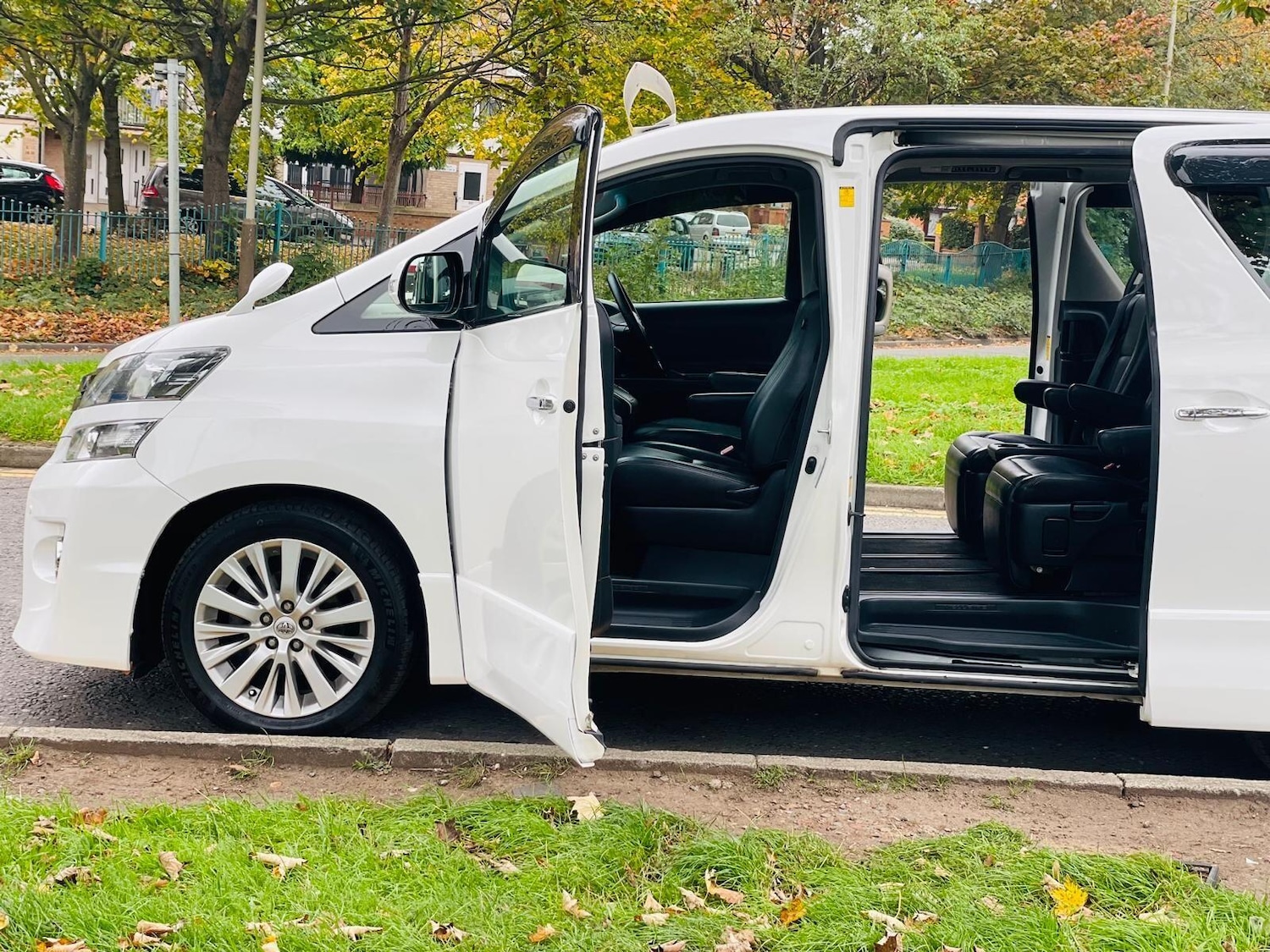 Used Toyota Vellfire 2014 for sale - 72834063: Photo 52