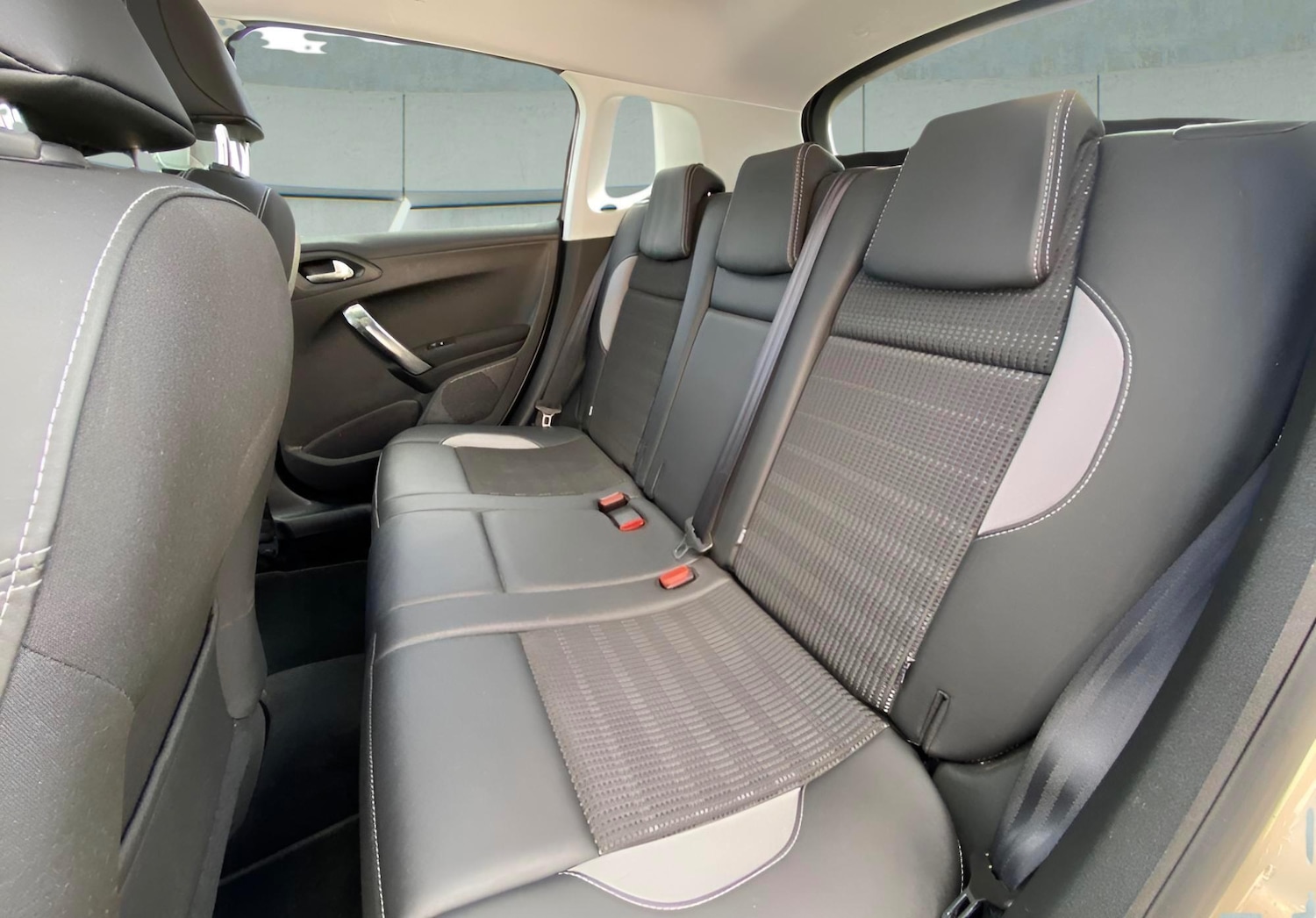 Used Peugeot 2008 2015 for sale - 77524357: Photo 8