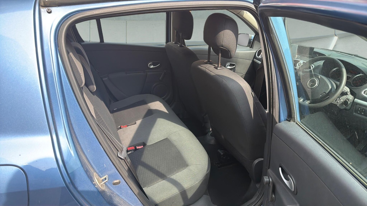 Used Renault Clio for sale - 77993636: Photo 15