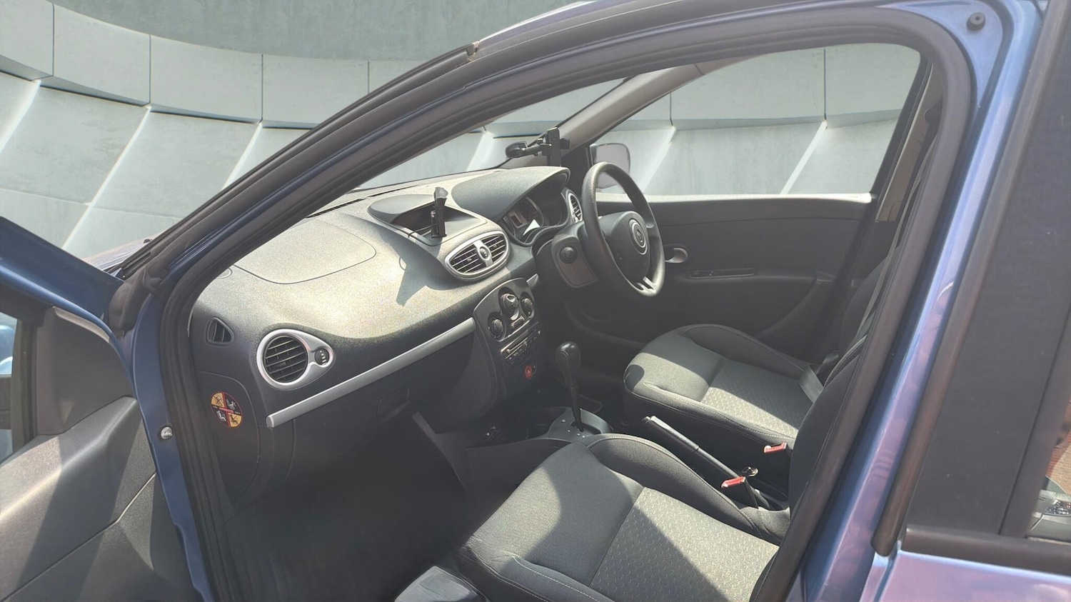 Used Renault Clio for sale - 77993636: Photo 16