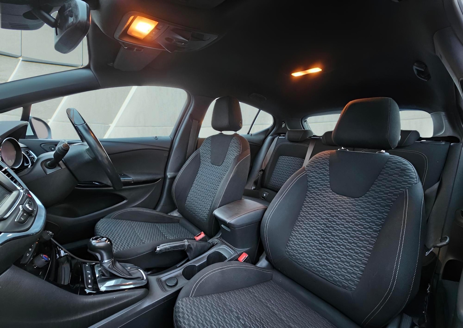 Used Vauxhall Astra 2016 for sale - 77524250: Photo 8