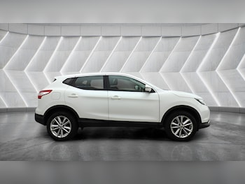 Used Nissan Qashqai 2017 for sale - 79388619: Photo