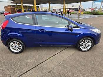 Used Ford Fiesta 2017 for sale - 76539740: Photo