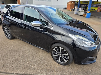 Used Peugeot 208 2017 for sale - 75943486: Photo