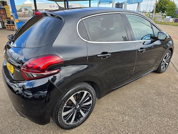 Used Peugeot 208 2017 for sale - 75943486: Photo