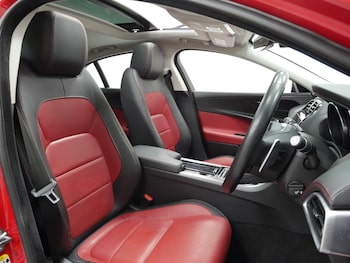 Used Jaguar XE 2019 for sale - 79158678: Photo
