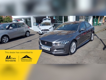 Used Jaguar XE 2015 for sale - 79409966: Photo