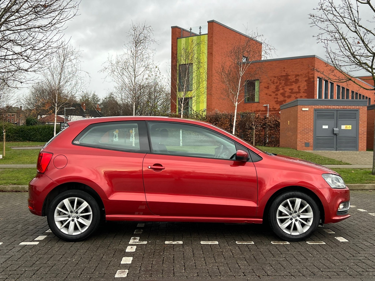 Used Volkswagen Polo 2015 for sale - 76706119: Photo 4