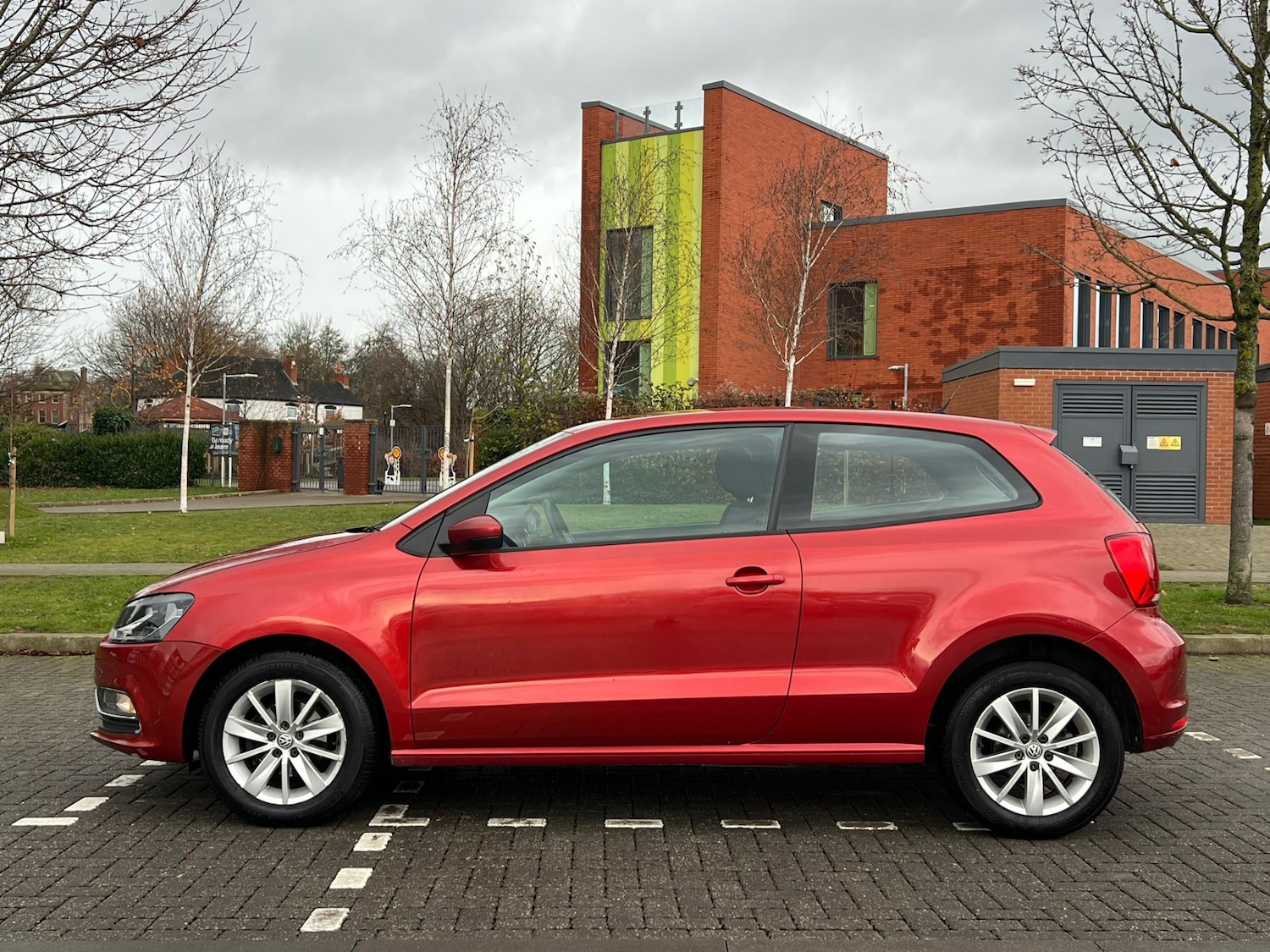 Used Volkswagen Polo 2015 for sale - 76706119: Photo 5