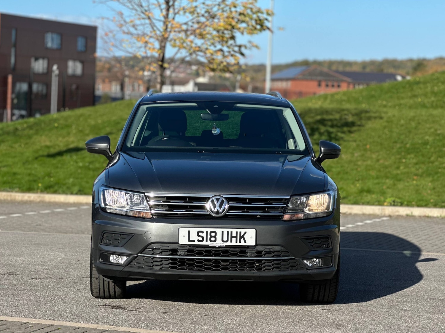 Used Volkswagen Tiguan 2018 for sale - 76613524: Photo 2