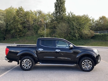 Used Nissan Navara 2017 for sale - 76102569: Photo
