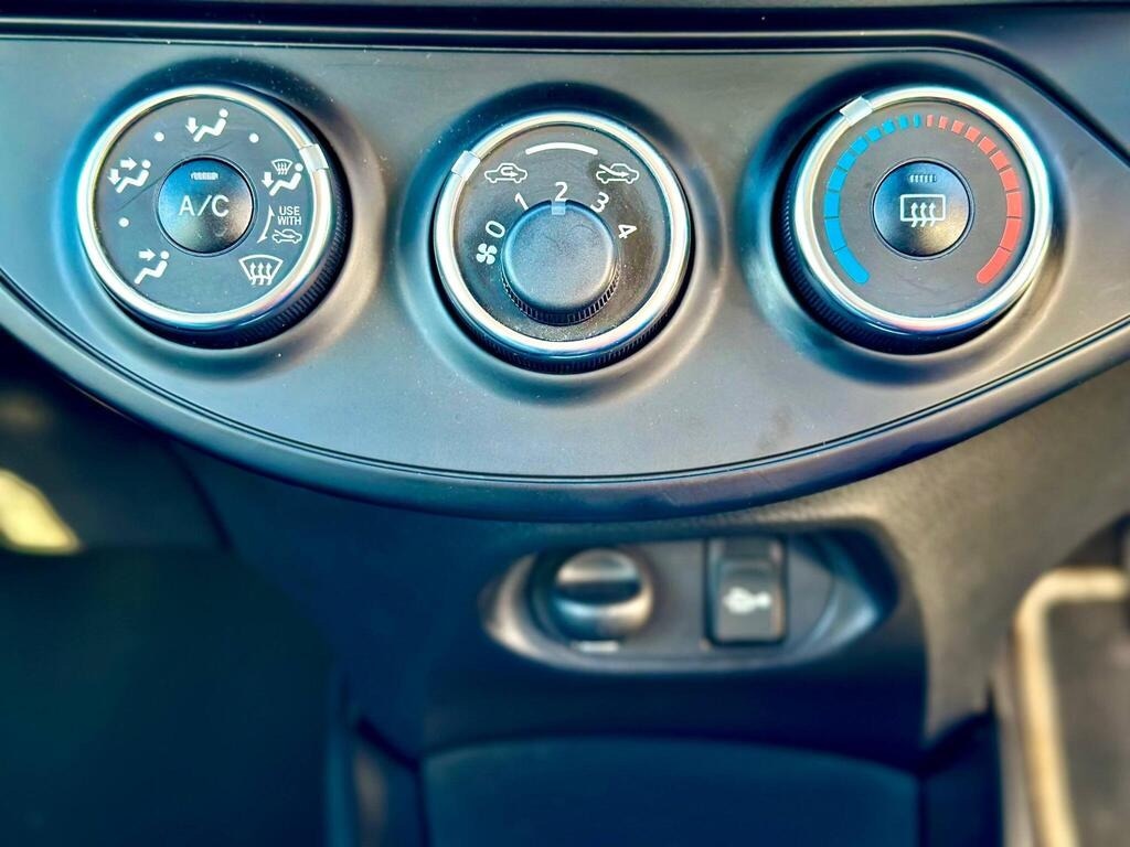 Used Toyota Yaris 2017 for sale - 76554059: Photo 36