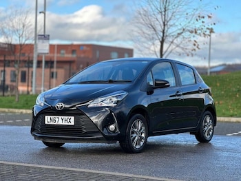 Used Toyota Yaris 2017 for sale - 76554059: Photo