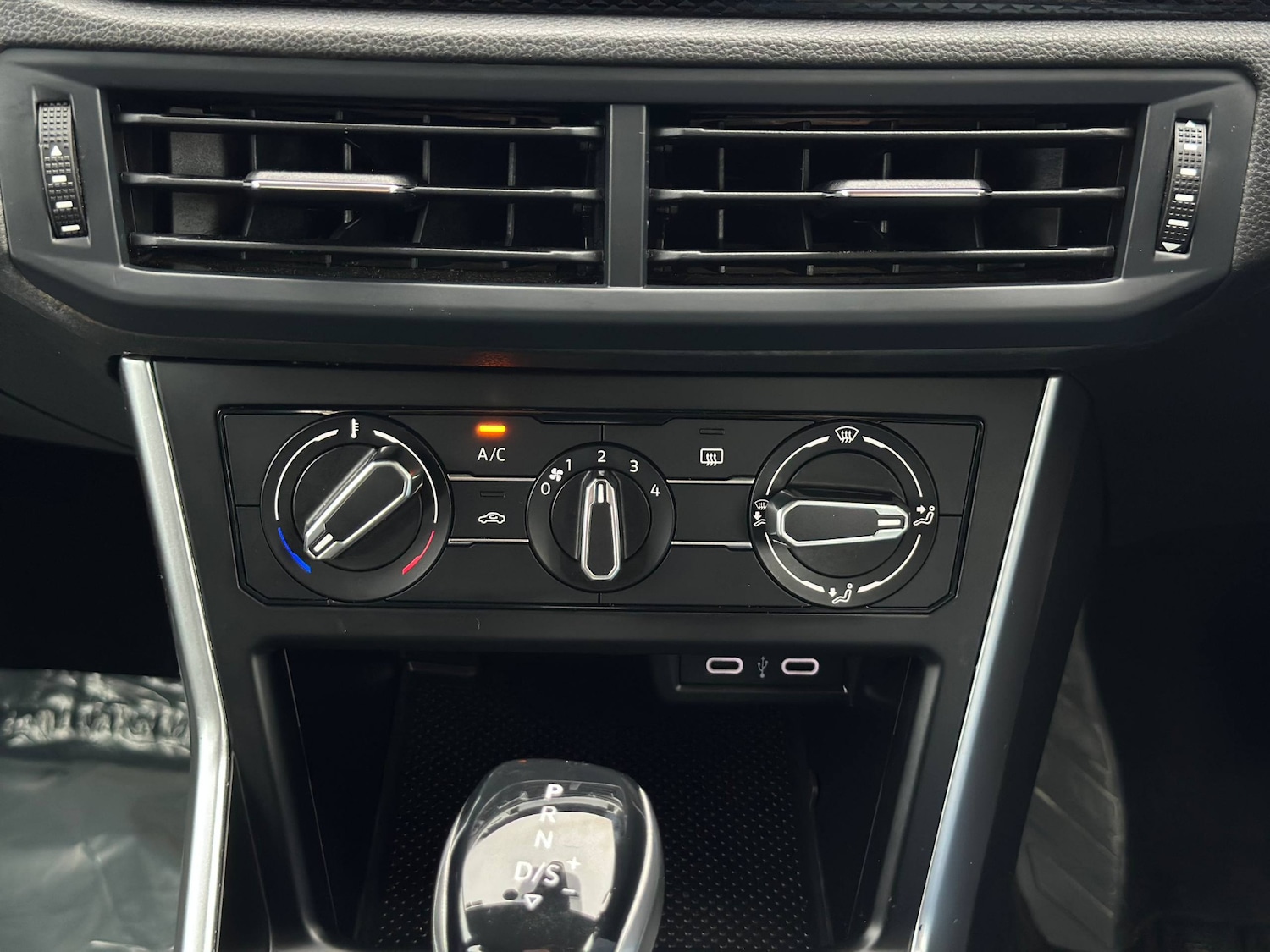 Used Volkswagen Polo 2022 for sale - 76422120: Photo 24